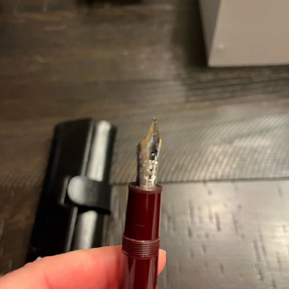 Montblanc Meisterstuck 147 traveler fountain pen
Serial number YI1125308 - Picture 3 of 7